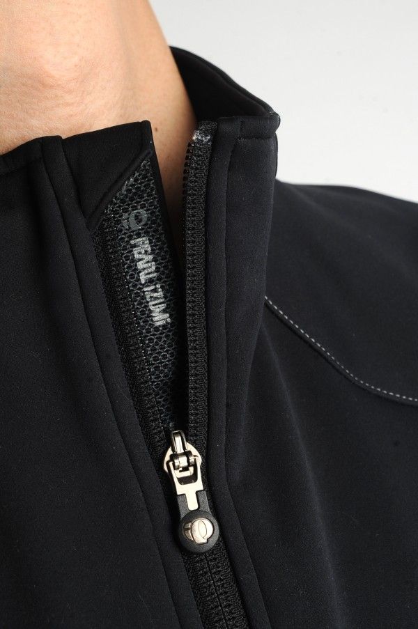A full-length wind flap keeps cold drafts at bay and the zipper garage tucks the cold metal pull away from your chin