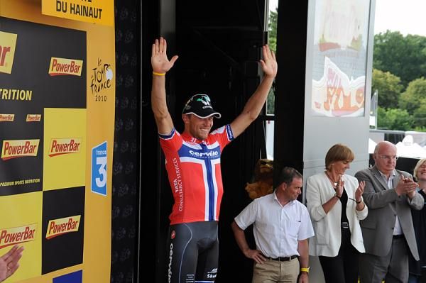 Norway's Thor Hushovd (Cervelo TestTeam) salutes the crowd following his stage victory.