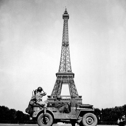 the 4th U.S. Infantry Division look at the Eiffel Tower