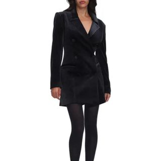 Good American Executive Long Sleeve Velvet Blazer Dress on model 