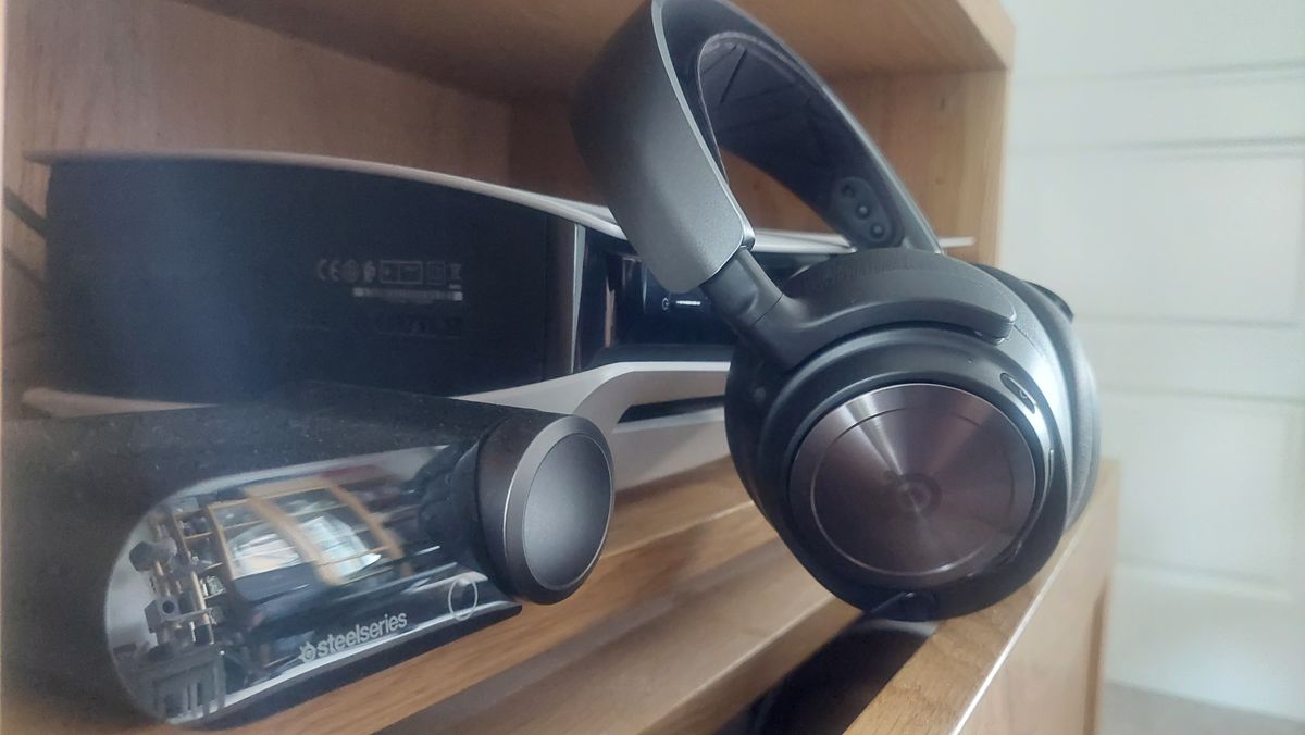 SteelSeriesArctis Nova Pro Wireless gaming headset