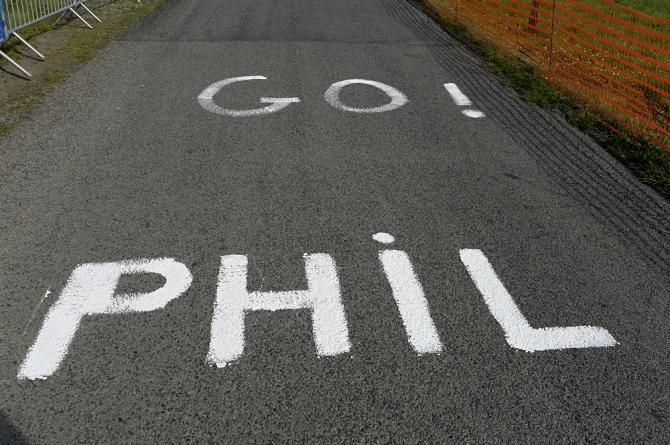 Philippe Gilbertis a local, and fans painted his name on La Redoute