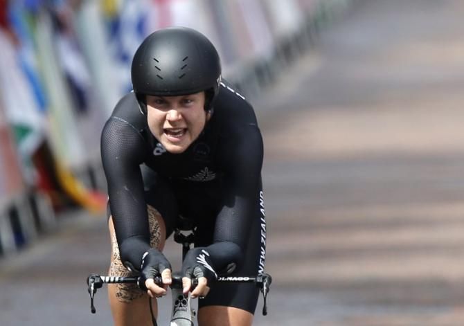 Linda Villumsen (New Zealand) wins the gold