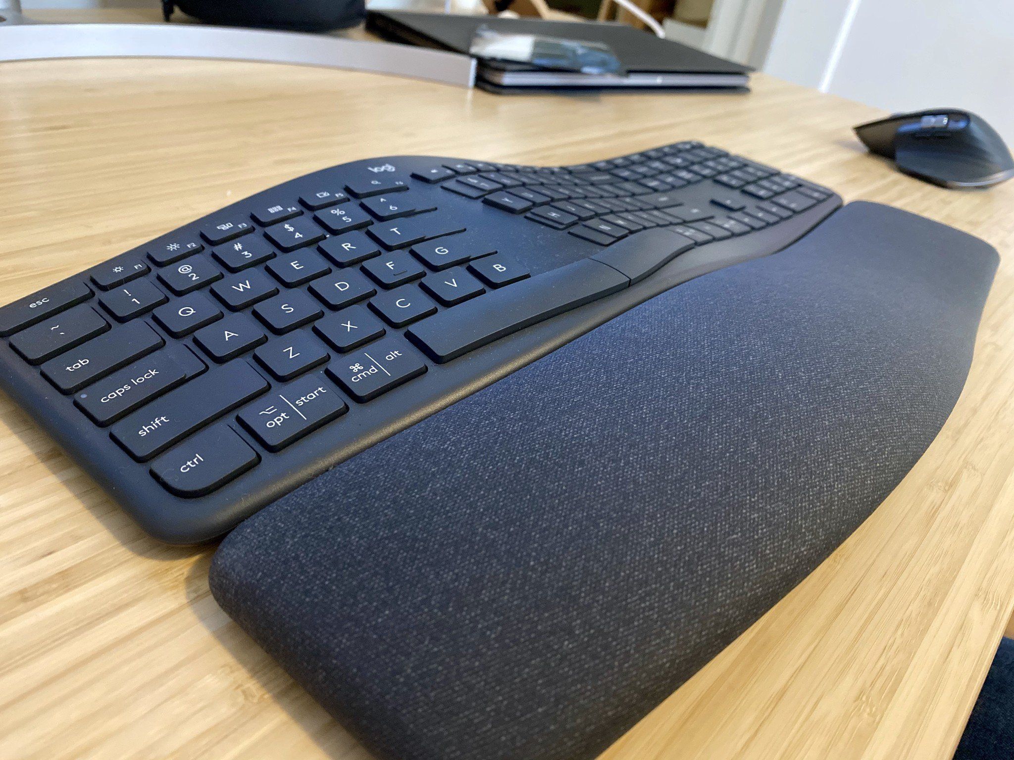 キーボード ERGO K860 Amazon.com: Logitech Ergo K860 Split Wireless Keyboard for