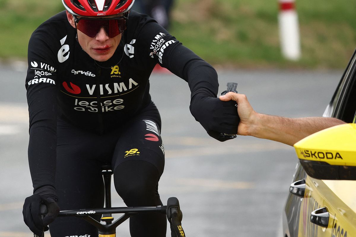 Vingegaard works his way back to the peloton after crashing