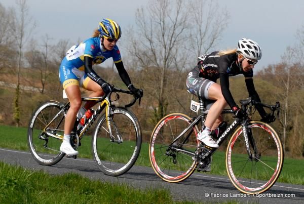 Christel Ferrier-Bruneau leads Emma Johansson.