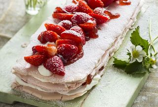 Summer dessert recipes: Strawberry macaron cake