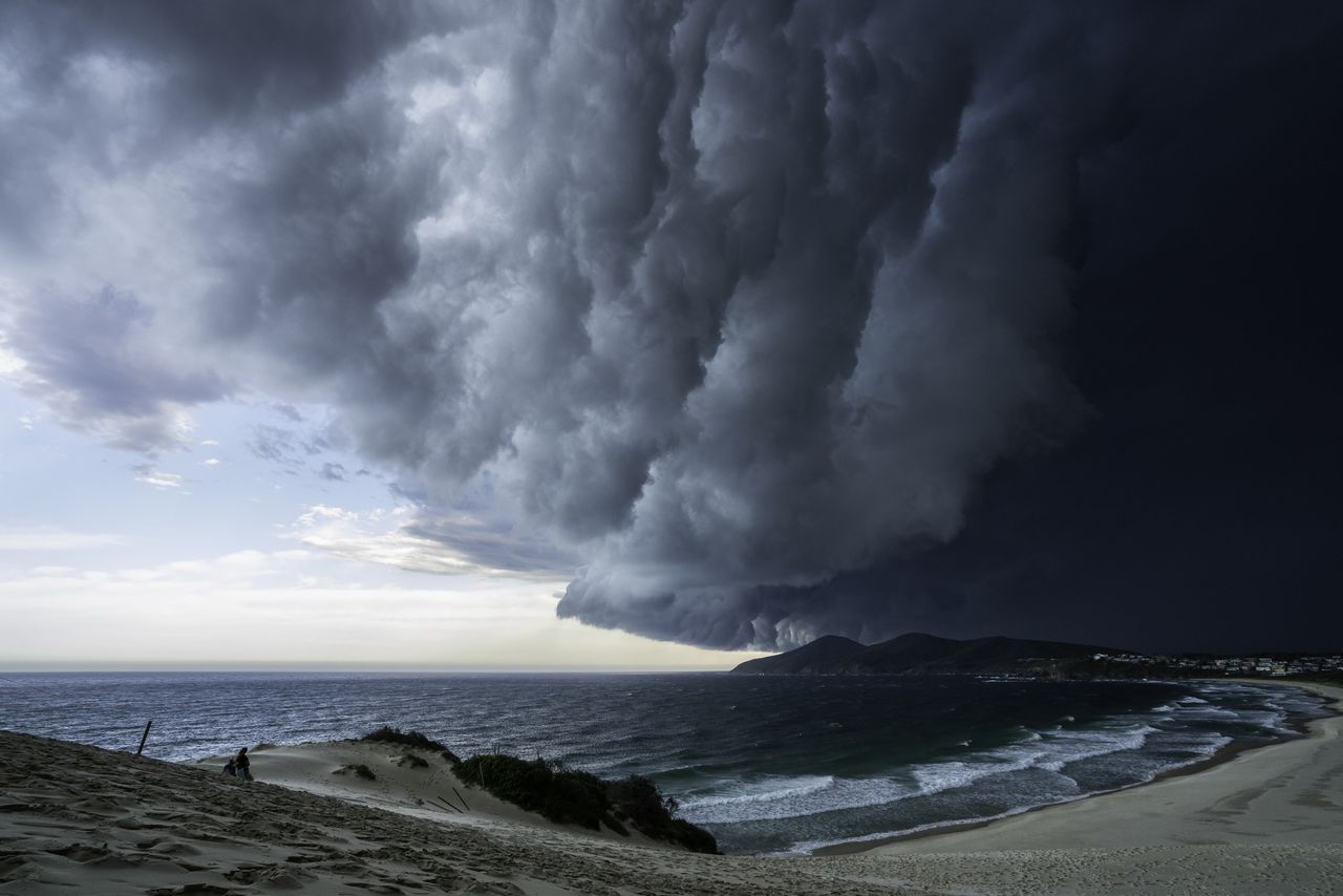 Storm moves in over coast.