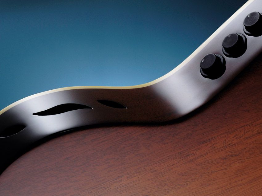 This subtle trio of controls replaces the more usual preamp panel.
