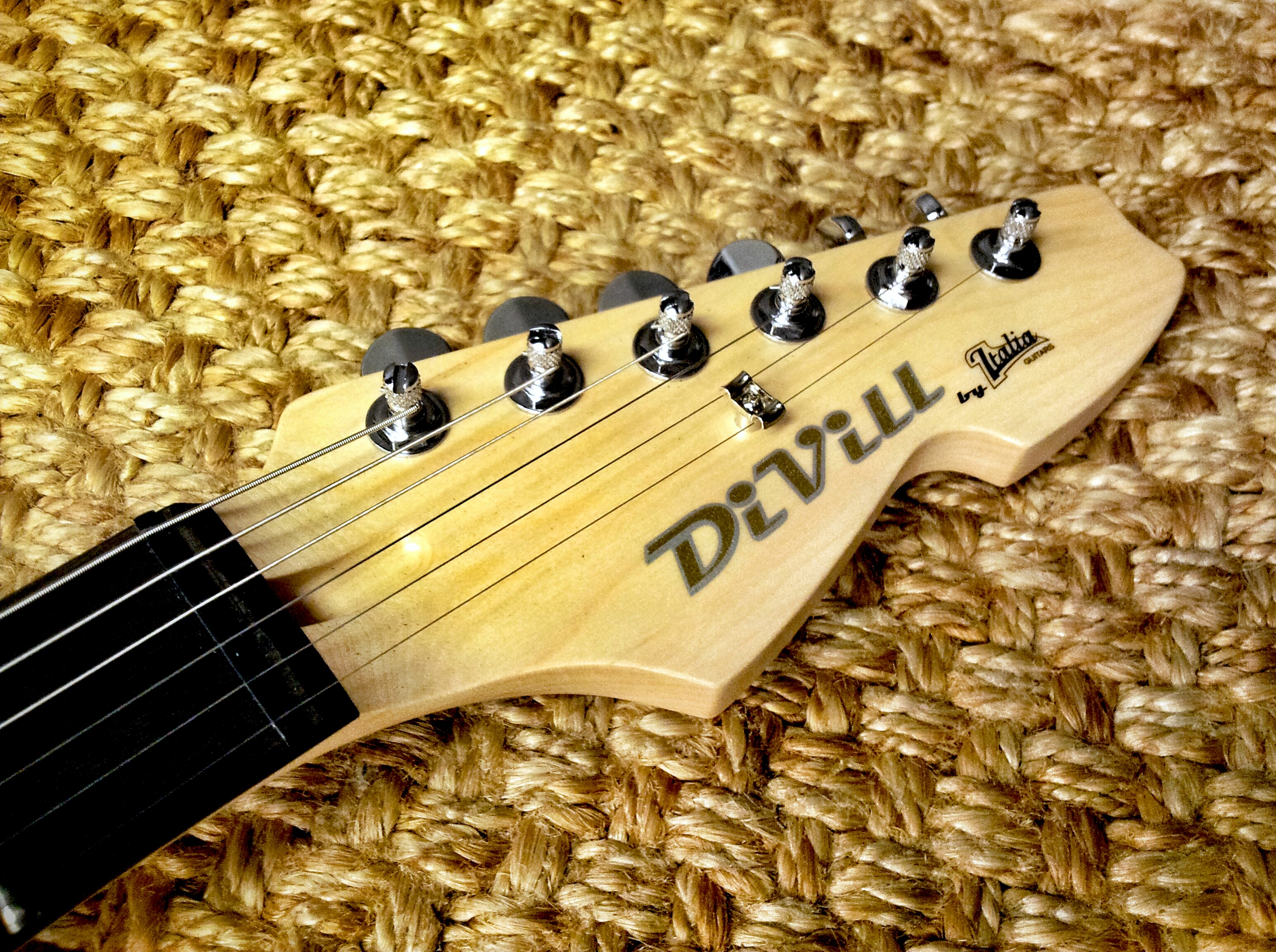 DiVill by Italia F100