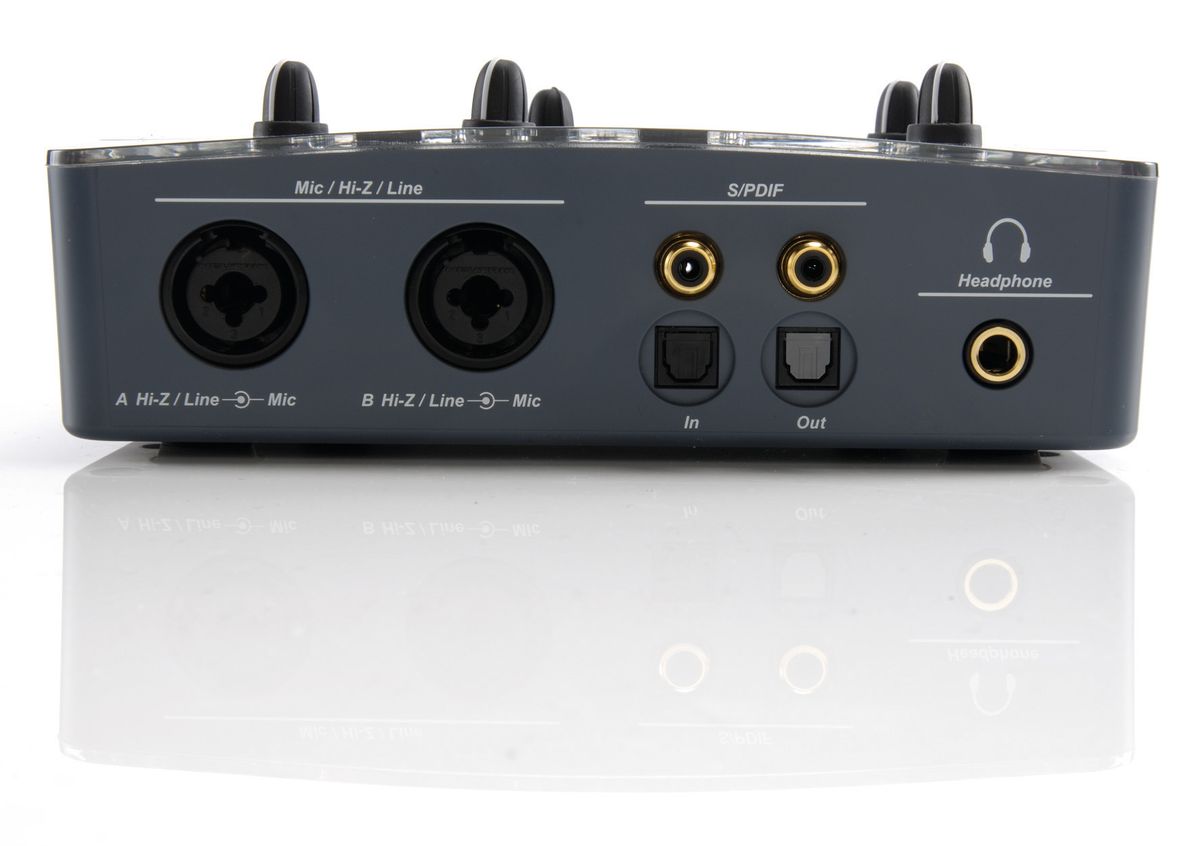 The 0404 also has a socket for a power supply.