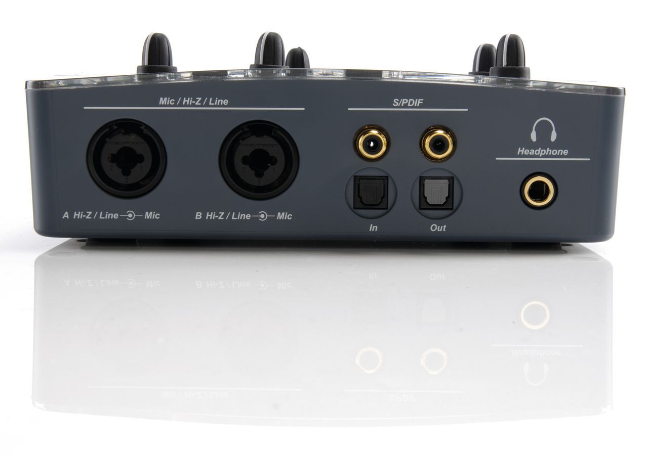 The 0404 also has a socket for a power supply.