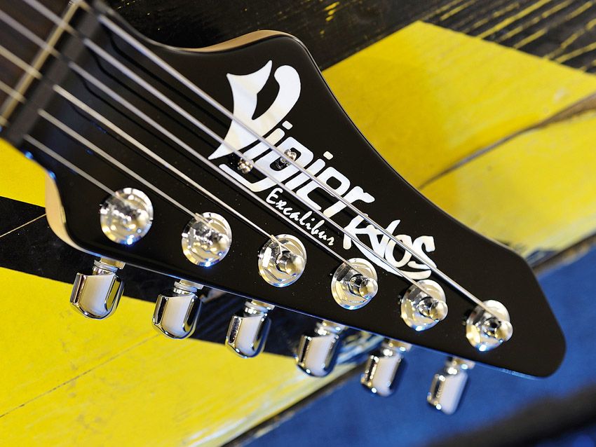 That reverse headstock and Flexretainers - although we forgot to thread them through properly for the photoshoot. Oops.