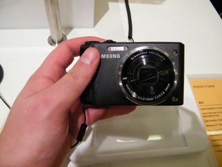 Samsung WB2000 - has something of a split personality