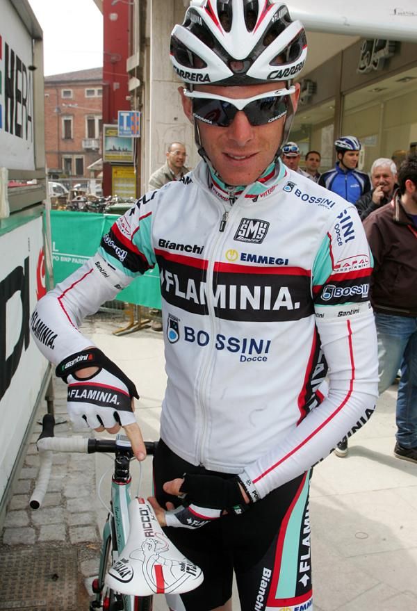 Riccardo Ricco didn't make the front split and lost time on GC to Santaromita