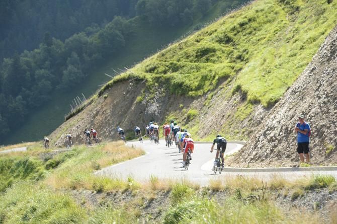 The descent from the Port de Bal&eacute;s
