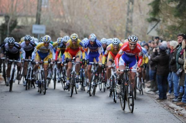 Lars Boom (Rabobank) leads early on.
