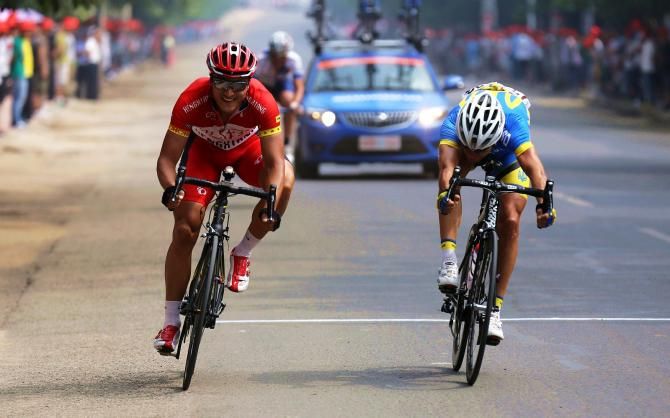 Fight between Liu Yilin and Vitaly Buts for intermediate sprint