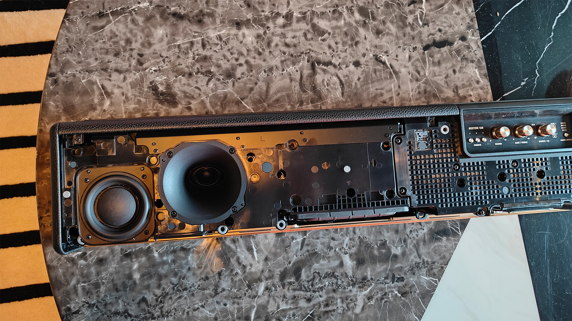 Marshall Heston 120 soundbar detail on buttons