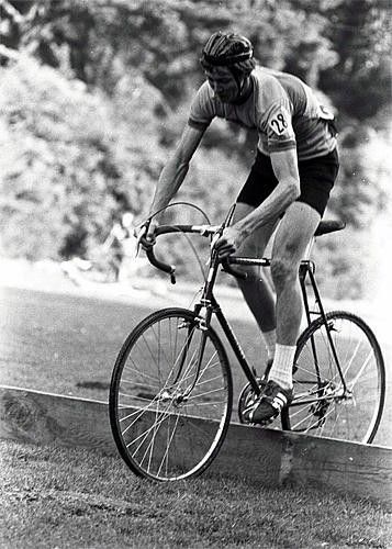 Laurence Malone, US cyclocross senior champion from 1975-1979. He electrified the world's crowd at Hanover in 1977 using this same tactic.