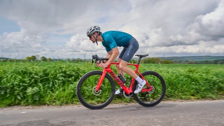 Stefan Abram riding Giant Propel race bike