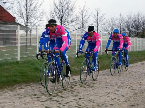 Alessandro Ballan during his reconnaissance ride on the sector in Mons-en-P&eacute;v&egrave;le.