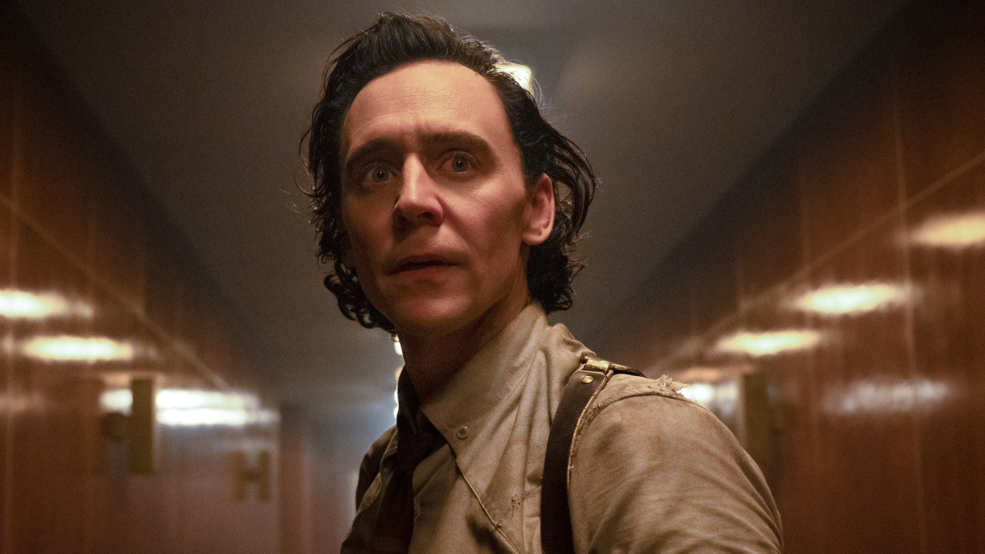 Tom Hiddleston gibt ein Versprechen bezüglich Lokis Rolle in Avengers: ...