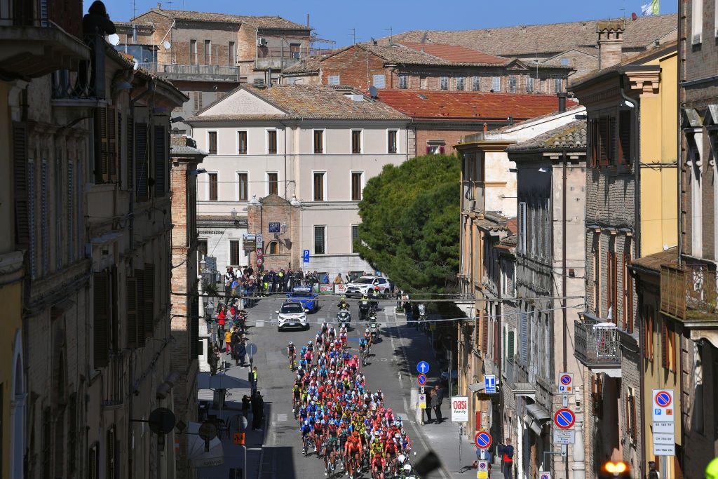 The peloton all together as they pass through a town