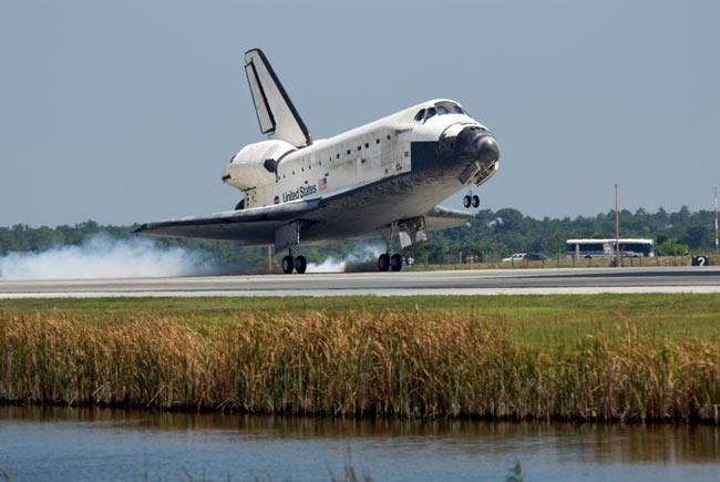 Shuttle&#039;s Landing Success Sets Stage for Hubble Mission