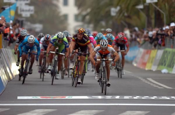Oscar Freire (Rabobank) inches closer to his third win at Milan-San Remo
