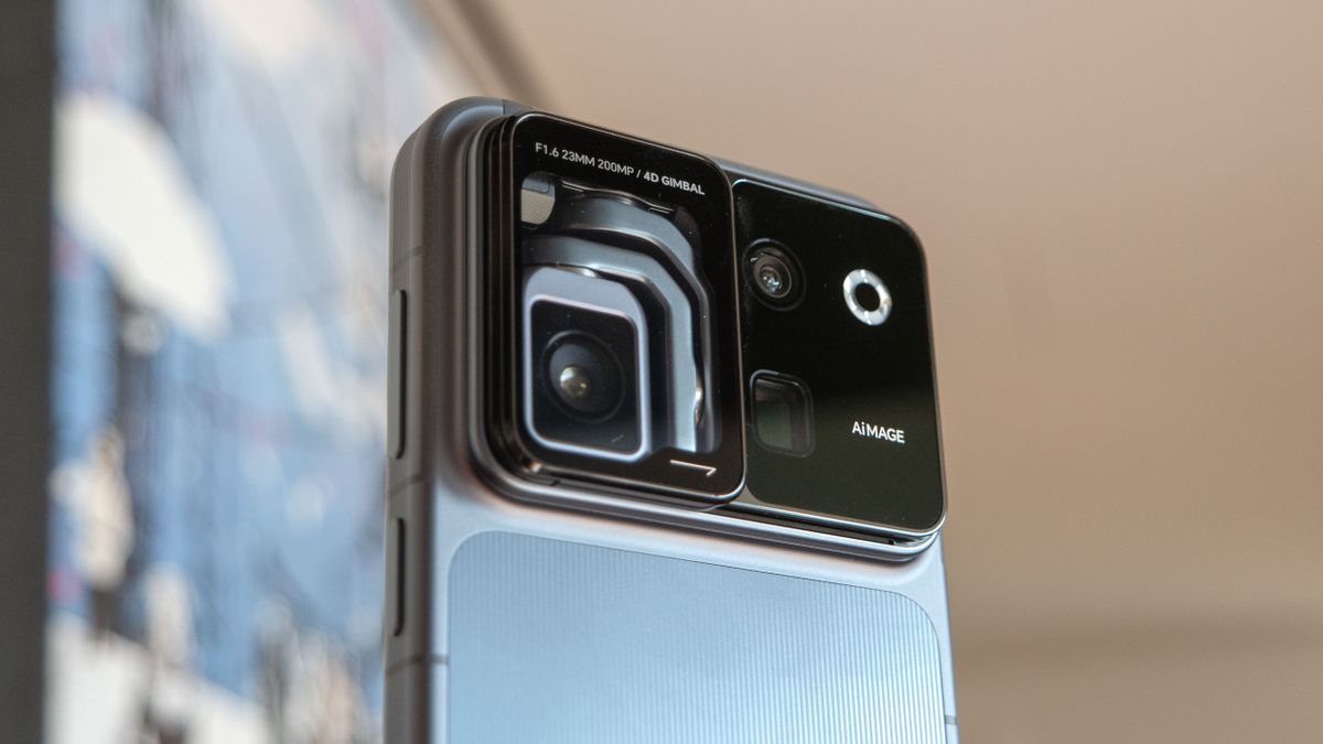 Honor Robot Phone hands-on.