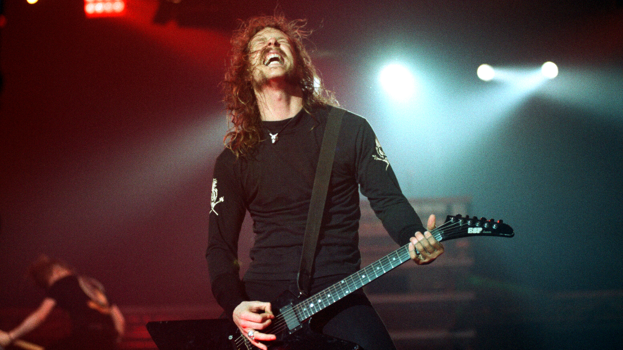 James Hetfield on stage screaming in 1992