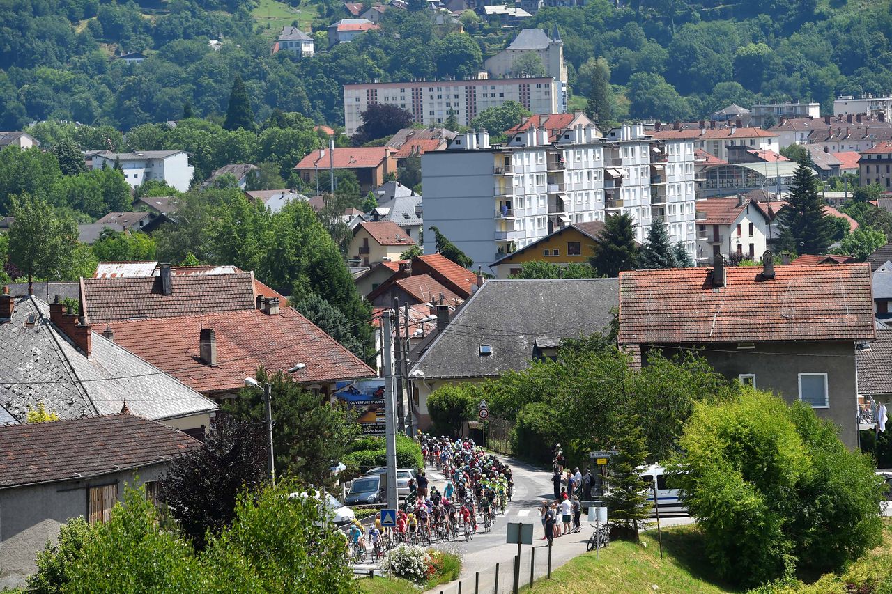 The peloton ride the short circuit on stage 1