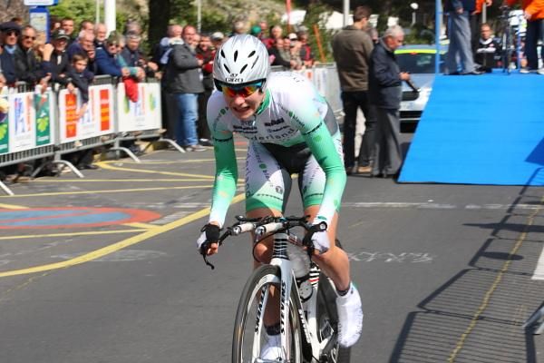 Marianne Vos (Nederland Bloeit) powered away from the start ramp.