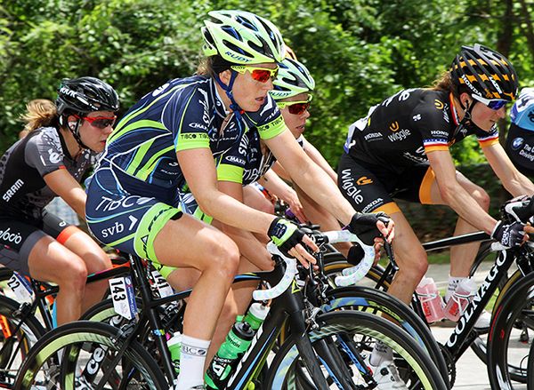 Joanne Kiesanowski (Team Tibco-SVB) tucks in the field