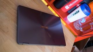 Asus ZenBook Flip UX360CA lid