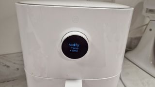 Xiaomi Mi Smart Air Fryer with time settings showing on the smart dial