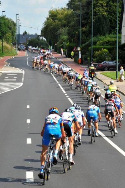 The peloton winds its way toward the finish