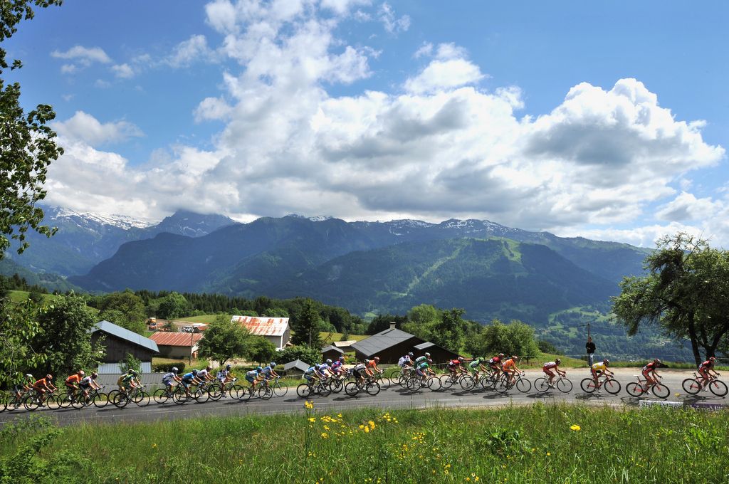The peloton on the Col de Joux Plane back in 2008