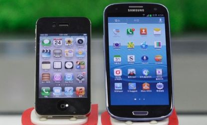 Samsung's Galaxy S III (right) and Apple's iPhone 4S
