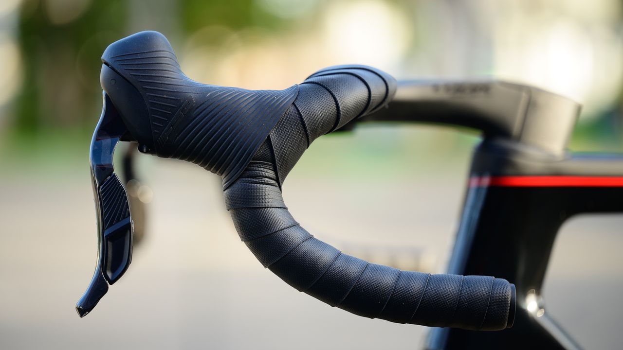 Look 795 Blade RS controls position on handlebar