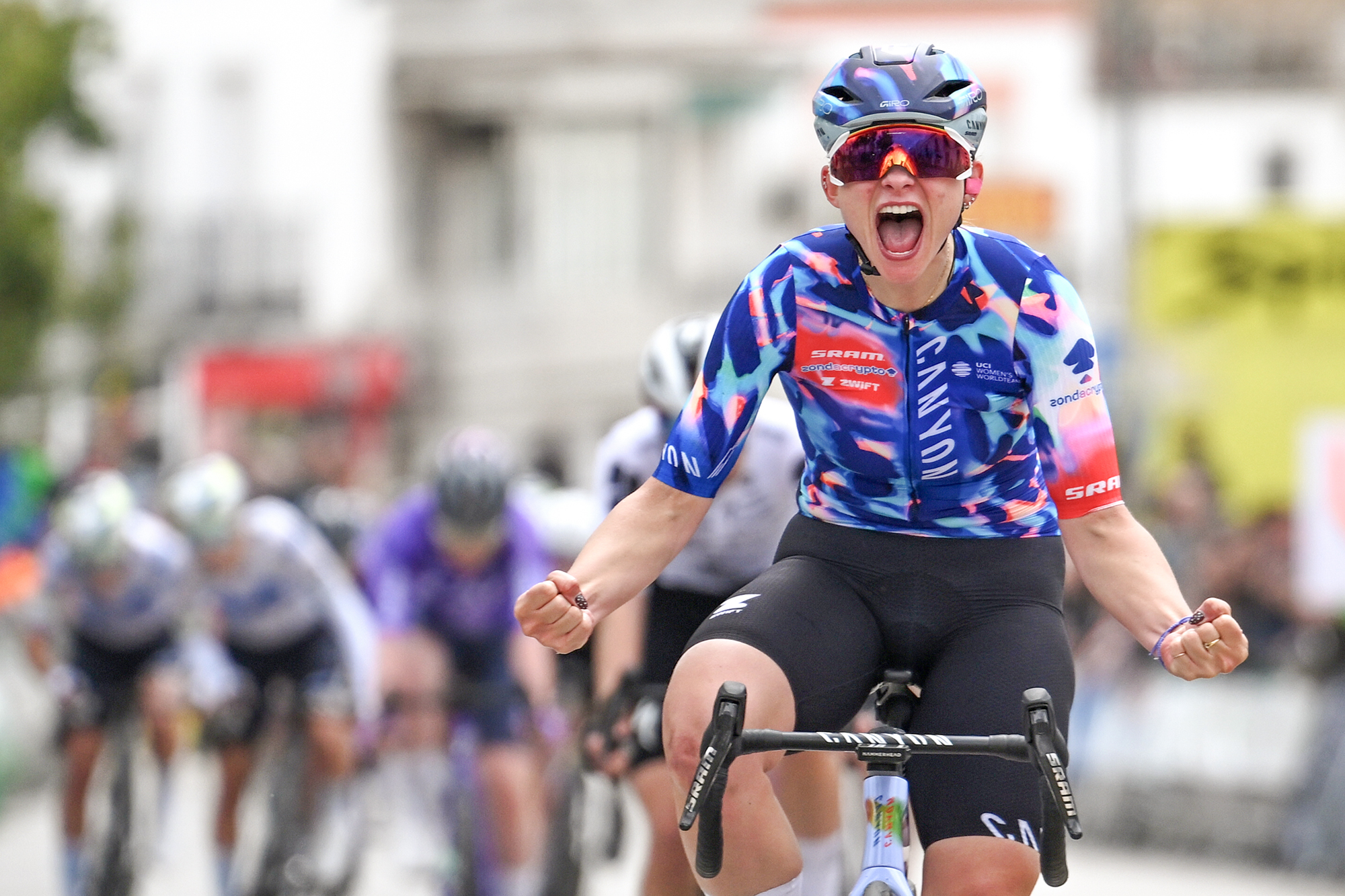 Chiara Consonni (Canyon-SRAM-Zondacrypto) shouts and celebrates victory at the 2026 Vuelta Extremadura Feminas