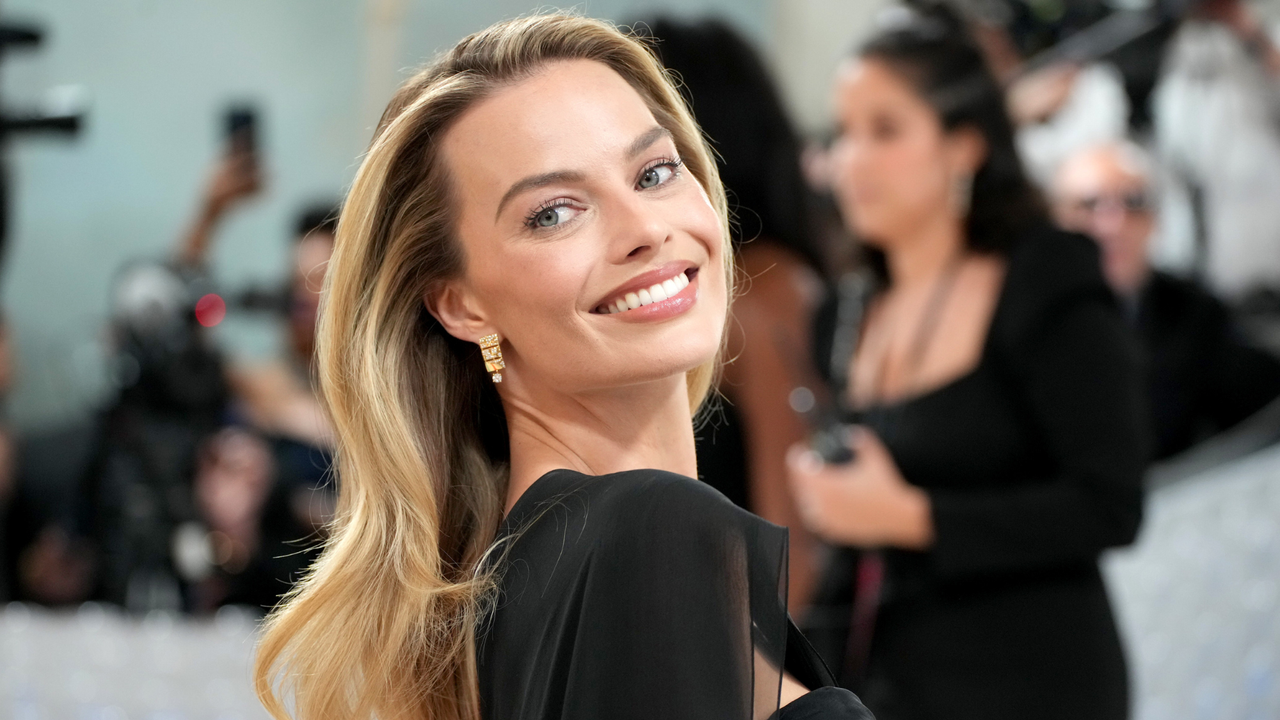 Margot Robbie shares the bizarre Titanic ritual she used while working with Leonardo DiCaprio