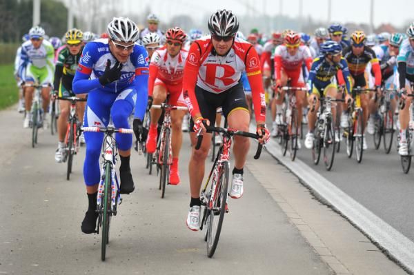 Belgians Gert Steegmans (Quick Step) and S&eacute;bastien Rosseler (RadioShack) have a chat.