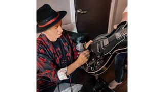 Keith Richards signing a Gibson ES-335