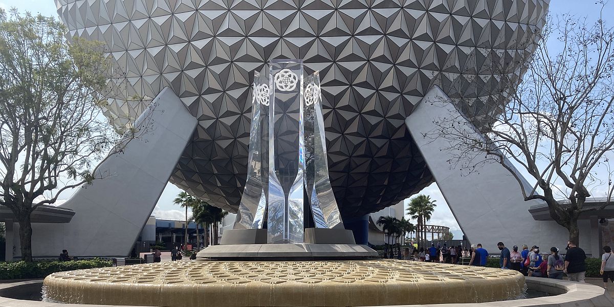 Epcot Fountain and Spaceship Earth