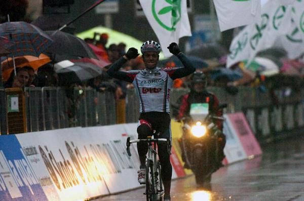 Philippe Gilbert (Omega Pharma - Lotto) arrived alone at the finish in Como.