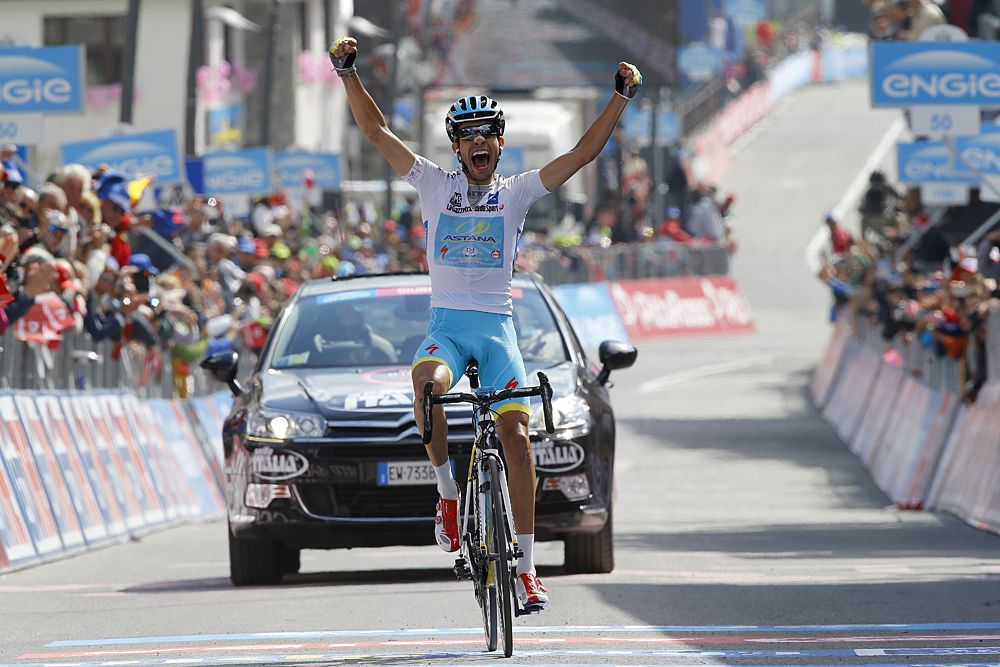 Fabio Aru (Astana) wins stage 19
