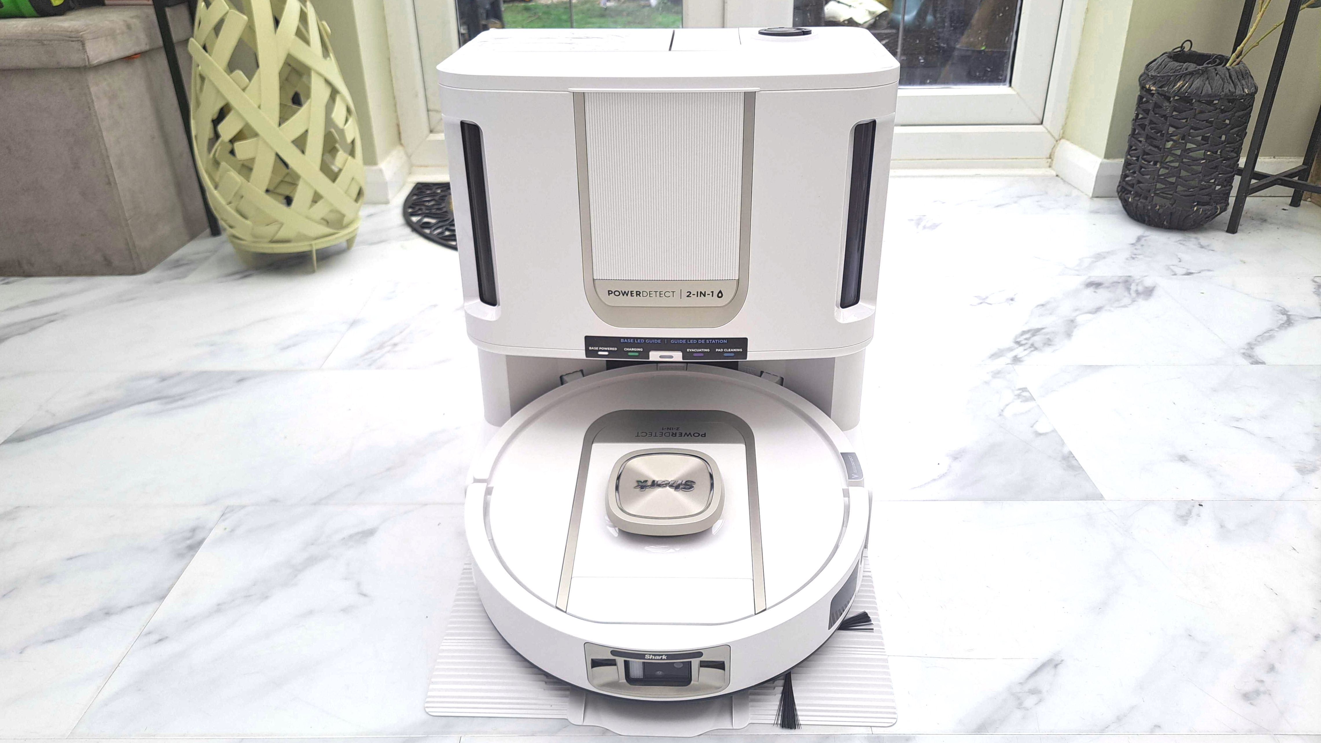 Shark PowerDetect Thermacharged robot vacuum