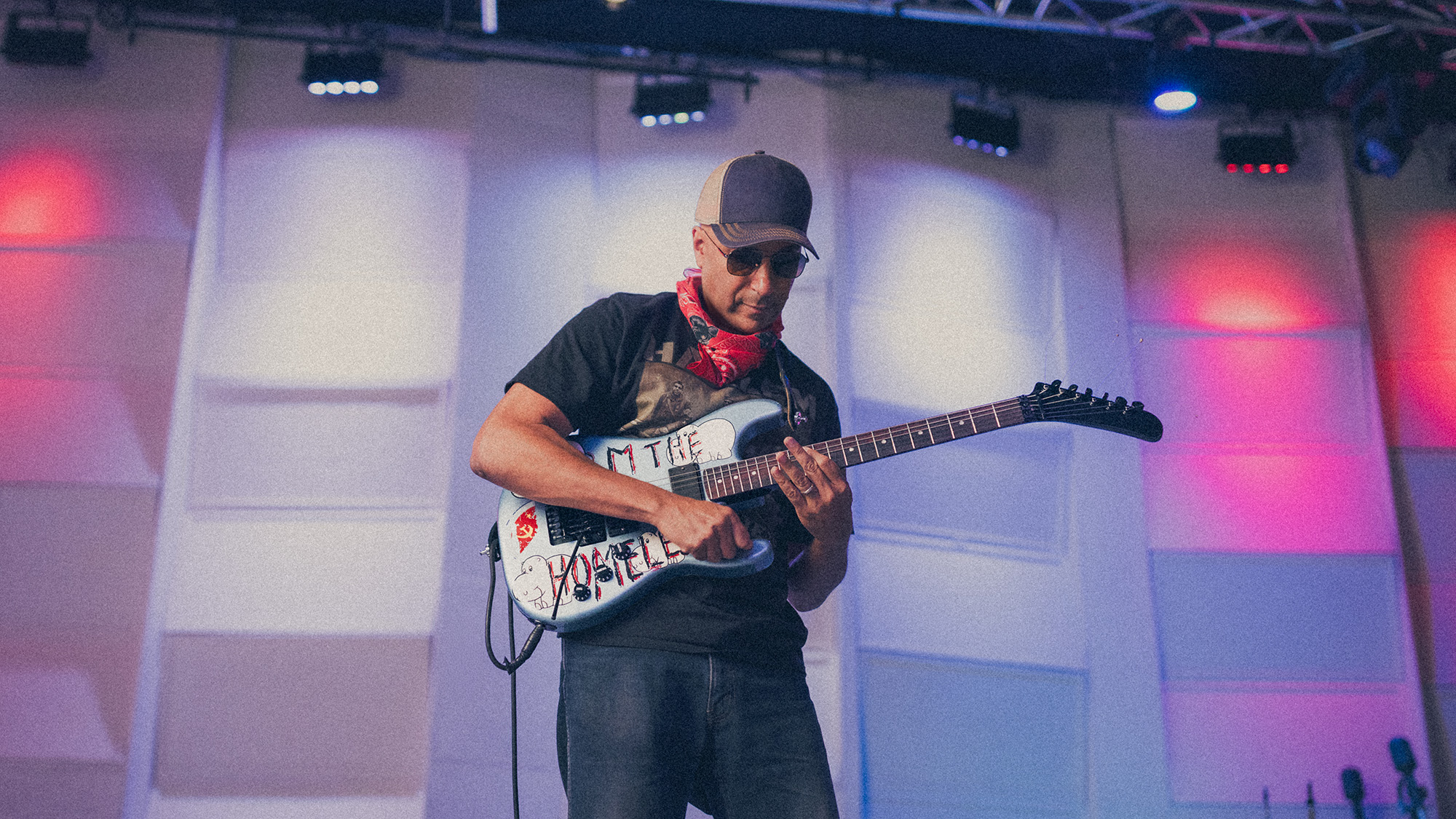Fender&#039;s Tom Morello Arm the Homeless guitar